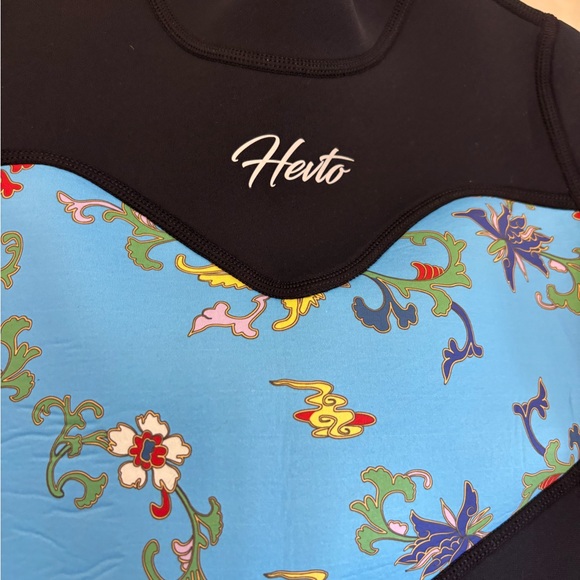 Venus 1 Black and Blue Wetsuit wet Suit Unsex Small With Tags - Picture 4 of 5